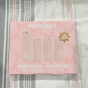 Monday Haircare gift set